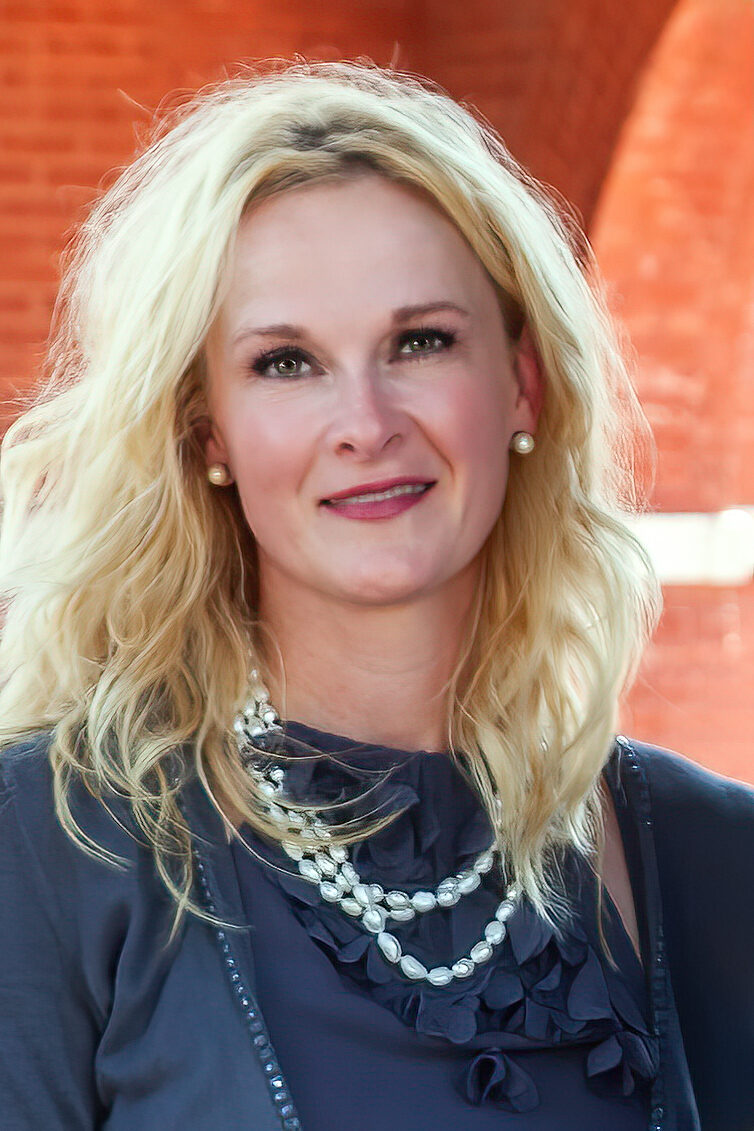 Toni Hasenbeck press photo 3